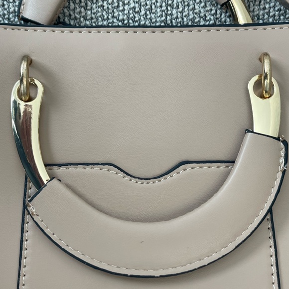 Chic Pink and Gold Satchel with Structured Design - Picture 11 of 16